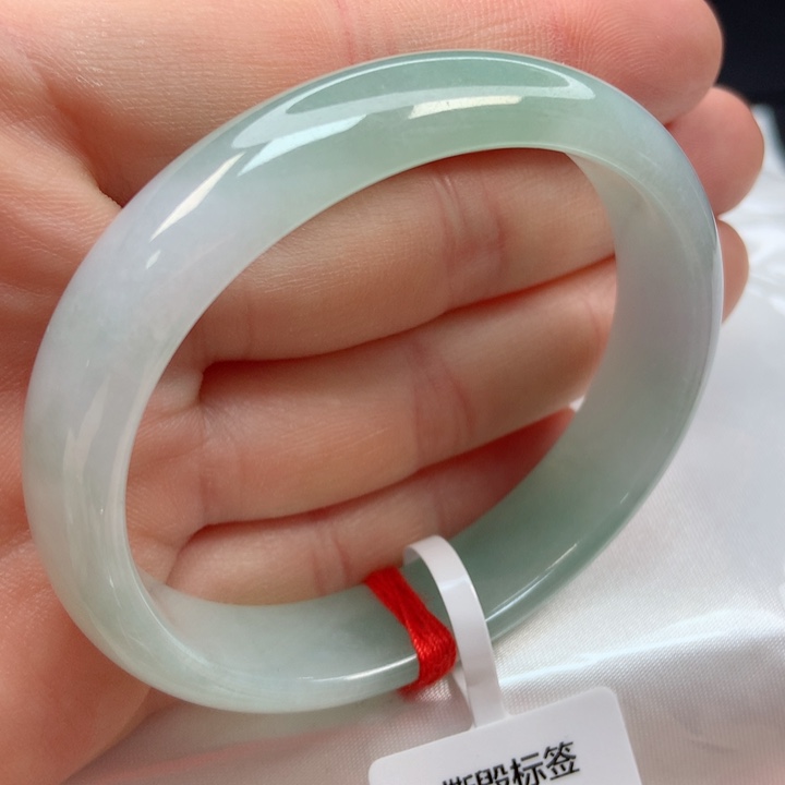 翡翠手镯未镶嵌54圈