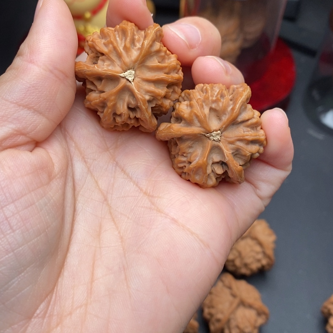 J***o文玩核桃盘山三棱全品32