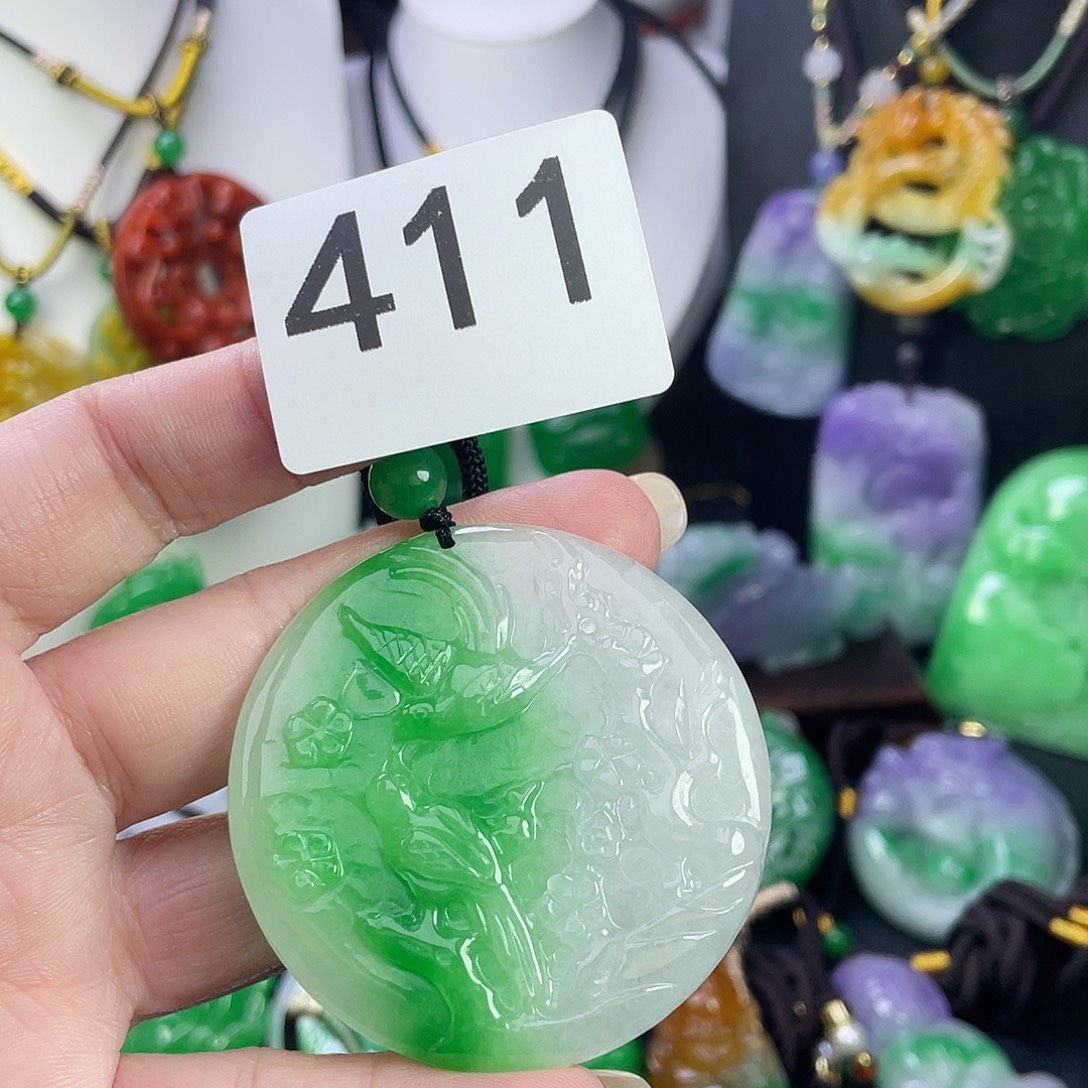 翡翠未镶嵌吊坠(赠链)