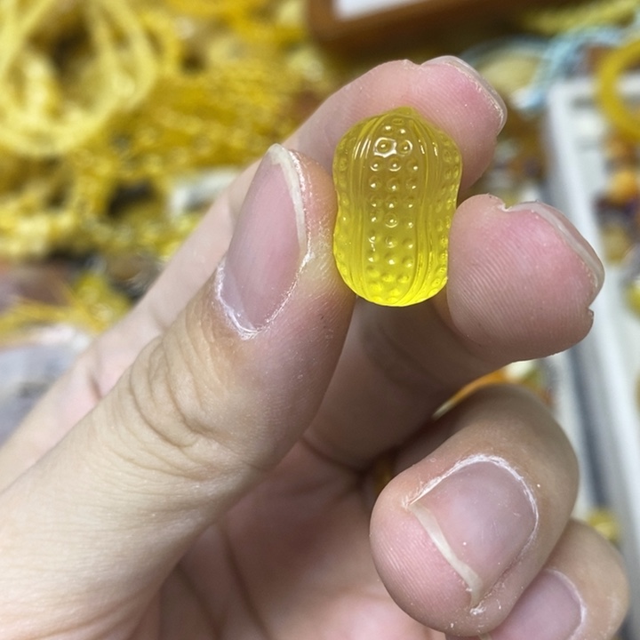 蜜蜡未镶嵌裸石吊坠