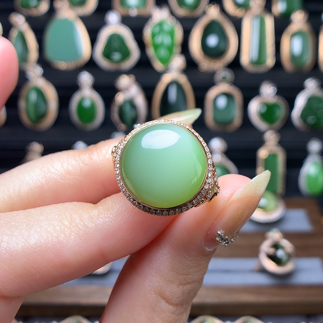 和田玉首饰18K金镶嵌