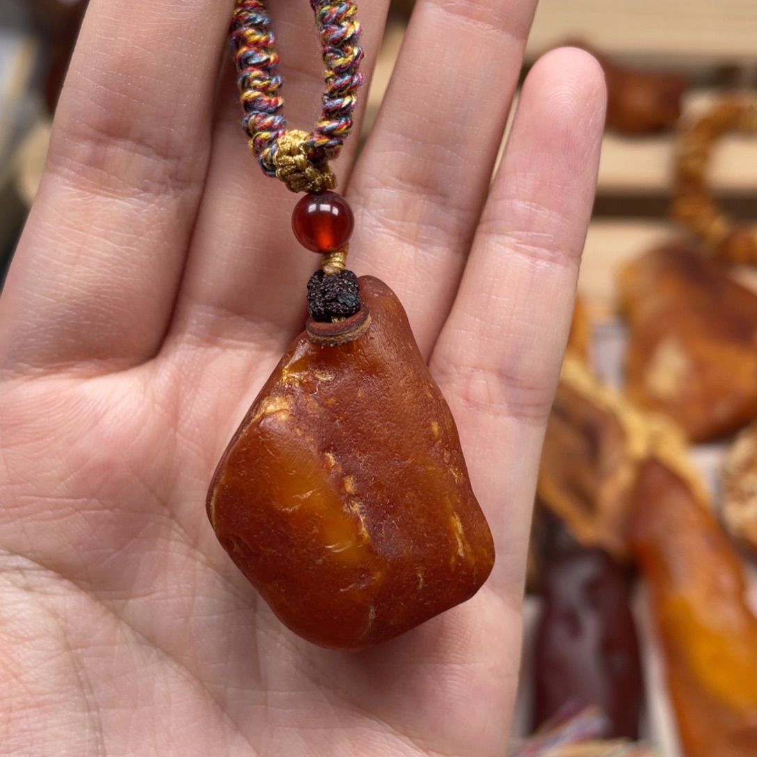 未镶嵌琥珀珠宝奇石