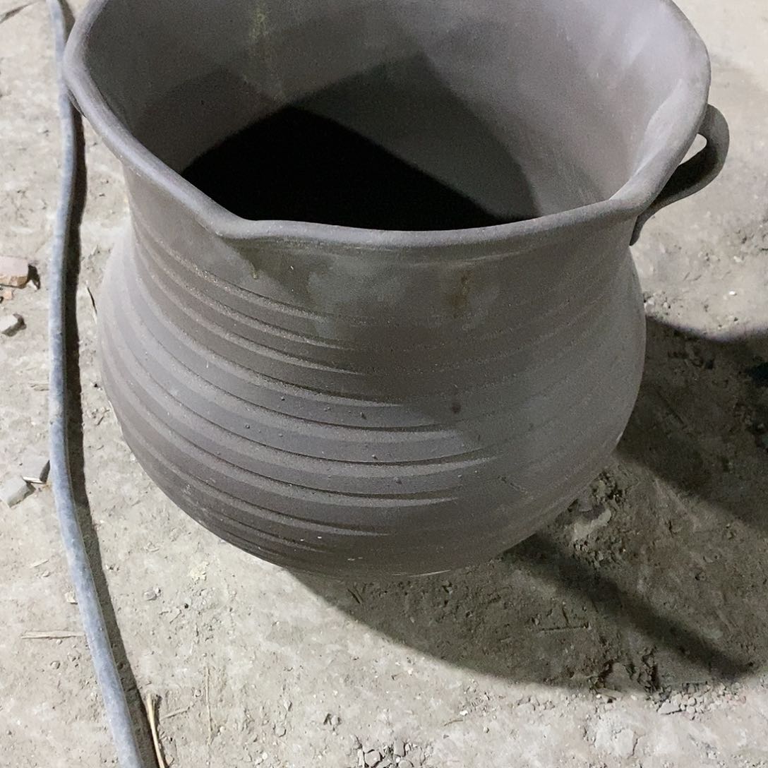 紫砂花盆瑕疵256/28；bmjhb