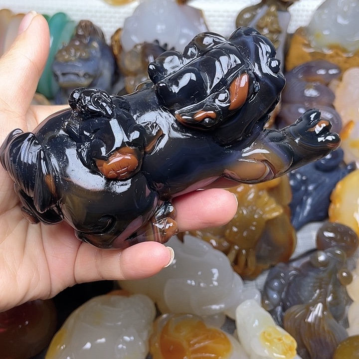 玛瑙/玉髓饰品未镶嵌多****。