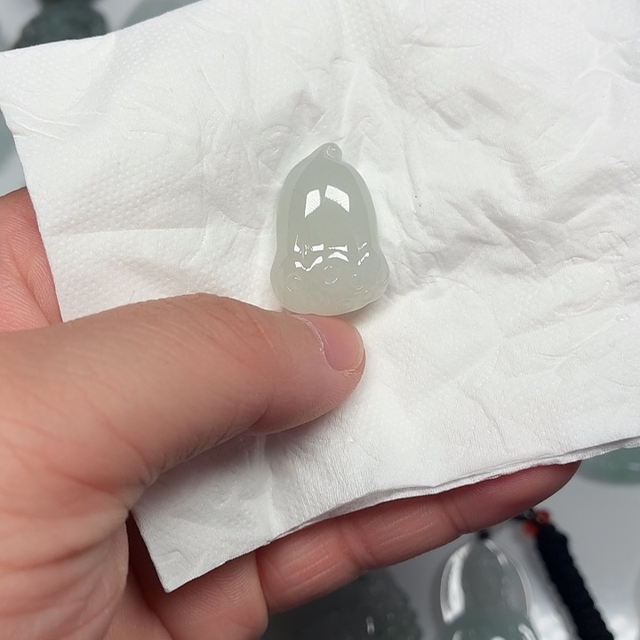 翡翠未镶嵌颈饰莲蓬