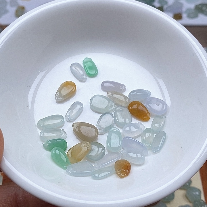 翡翠颈饰未镶嵌一个25