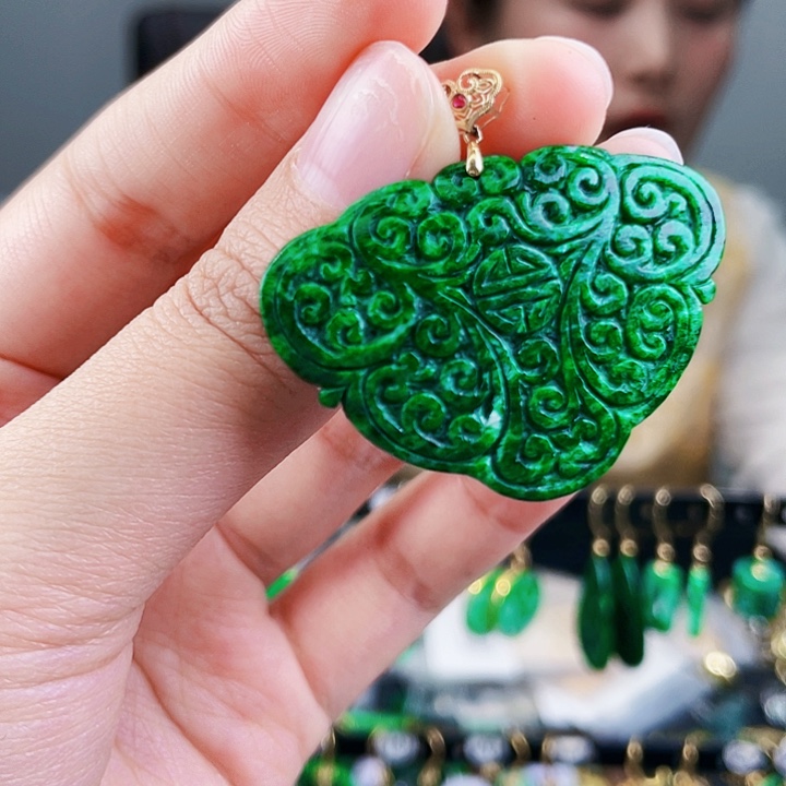 翡翠颈饰18K金镶嵌饰品