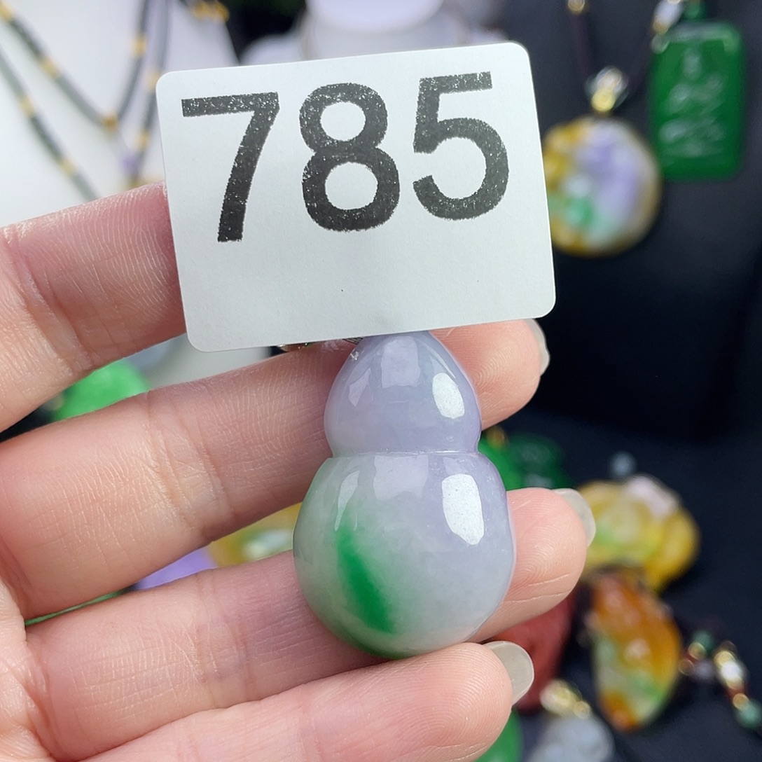 翡翠未镶嵌吊坠(赠链)