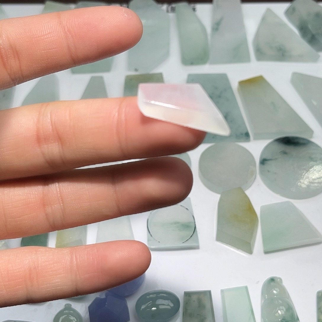 翡翠未镶嵌颈饰8655