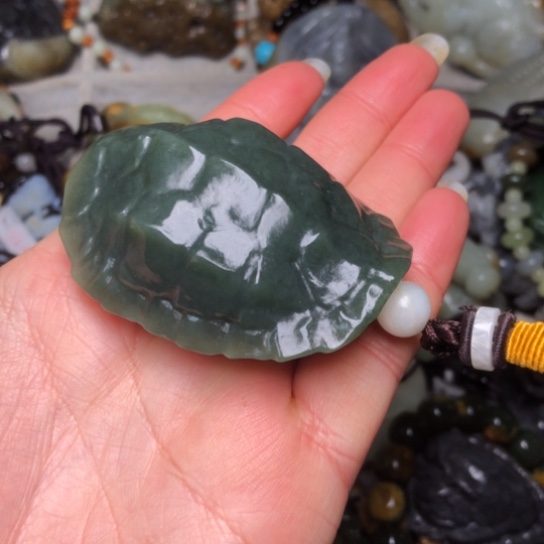 和田玉未镶嵌把件