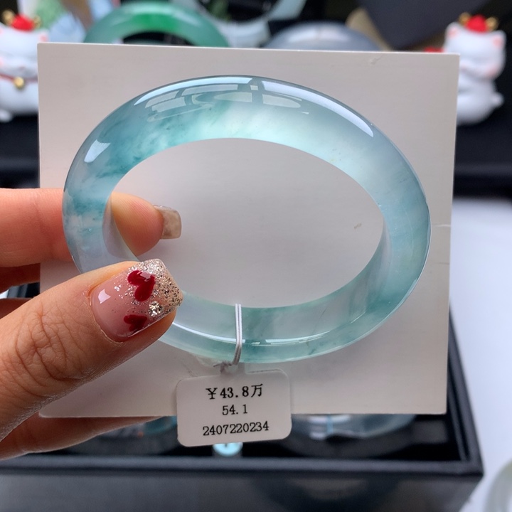 翡翠手镯未镶嵌冰蓝飘花贵妃圈