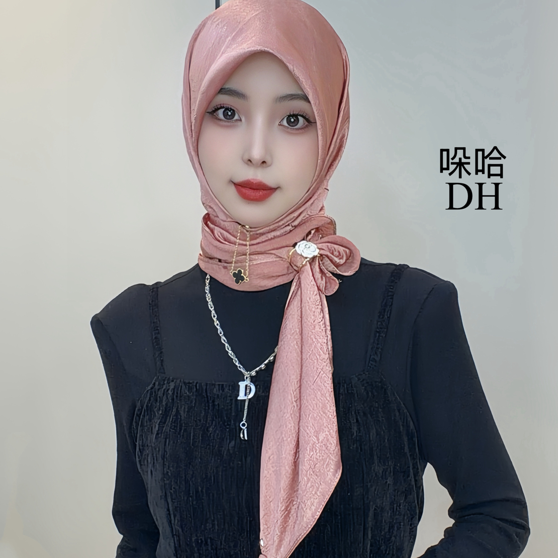 哚哈节日福利缎面简约款线条方巾送方巾扣（90X90）