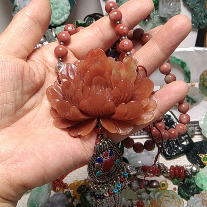 蛇纹石玉吊坠合金