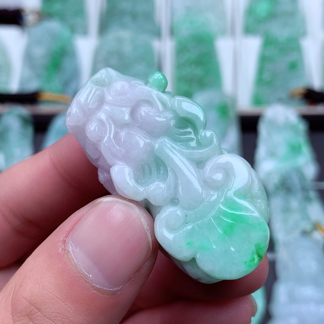 翡翠颈饰未镶嵌翡翠吊坠