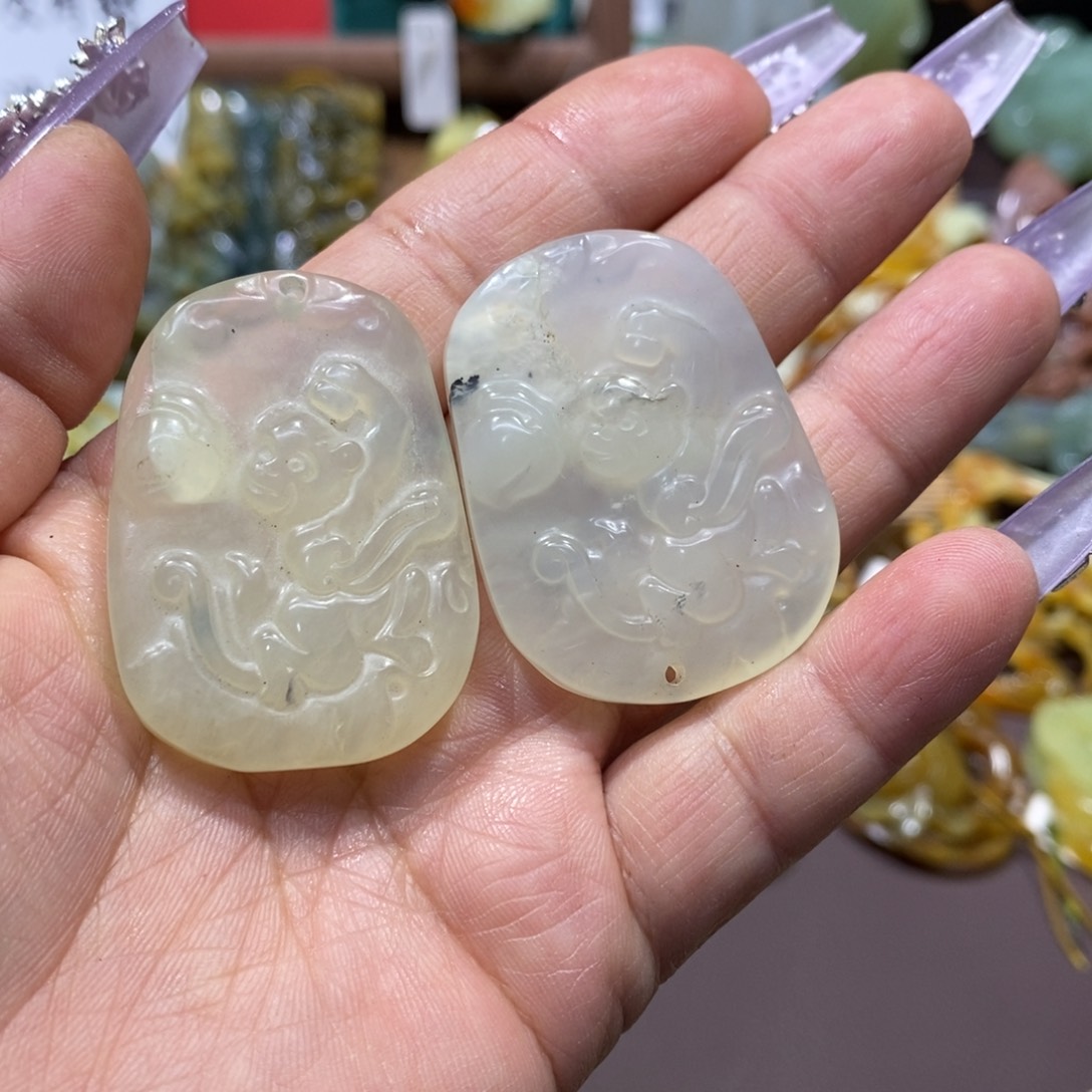 蛇纹石玉颈饰未镶嵌