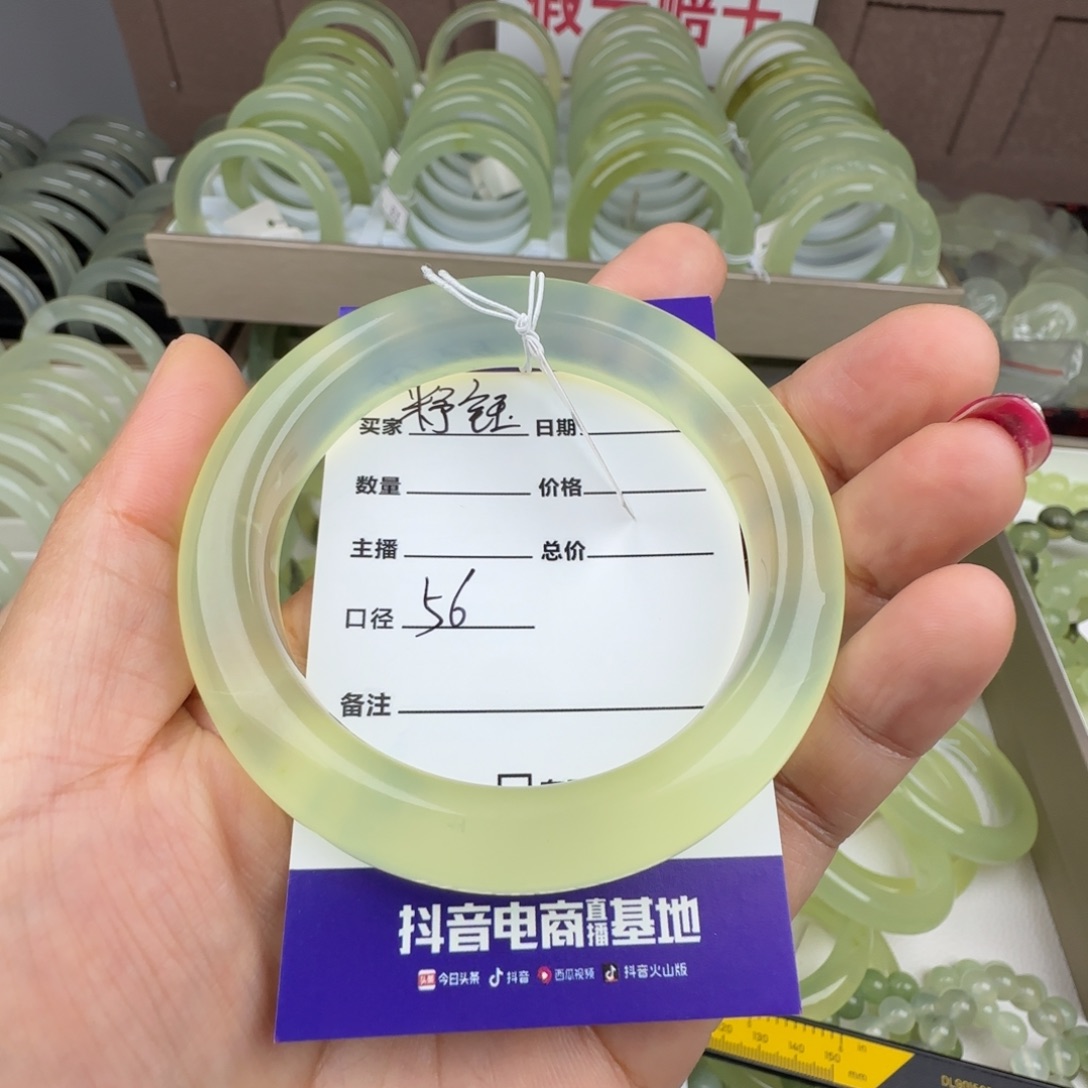 籽***钰蛇纹石玉未镶嵌手镯