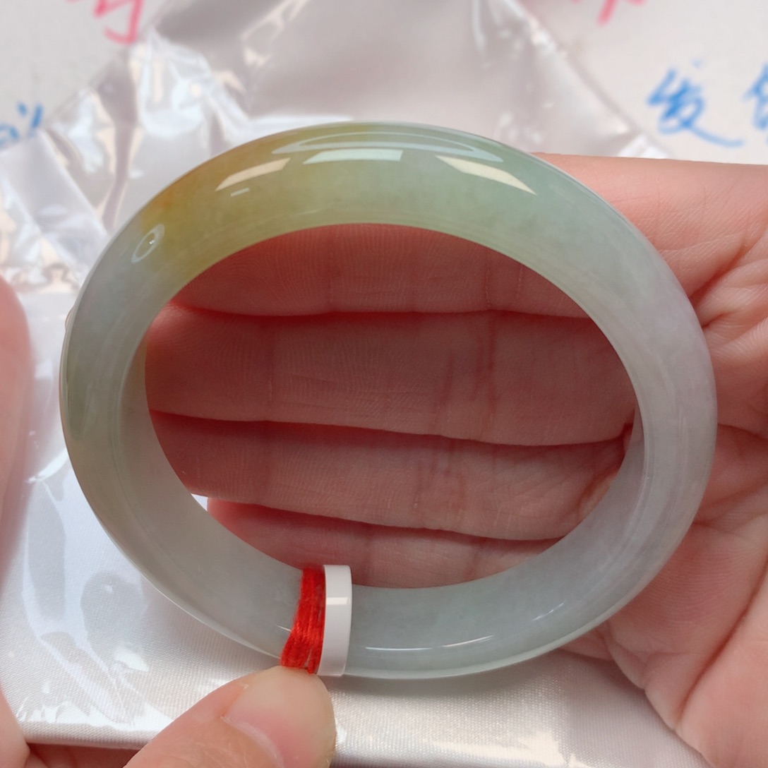 翡翠手镯未镶嵌56.6圈 带抹黄翡特色镯