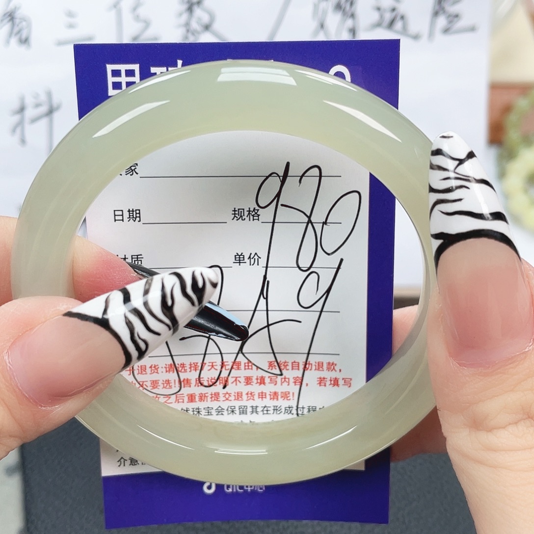 和田玉未镶嵌手镯