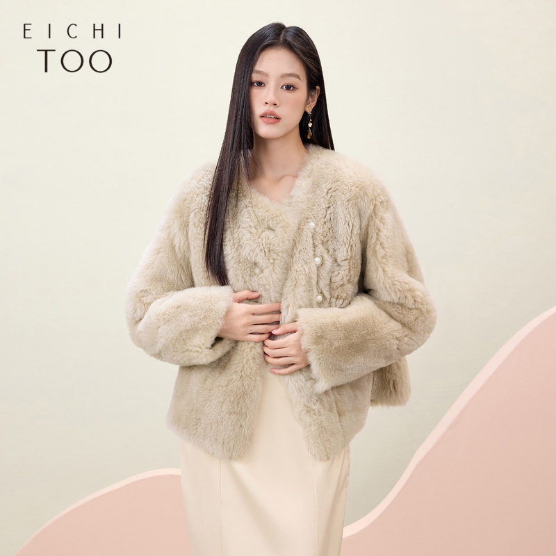 A爱居兔冬高级感羊毛皮草简约时尚短款外套EWQGJ4P005A