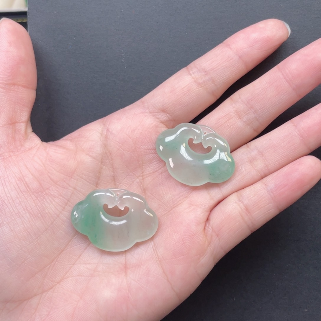 石英质玉（非洲翠）未镶嵌颈饰