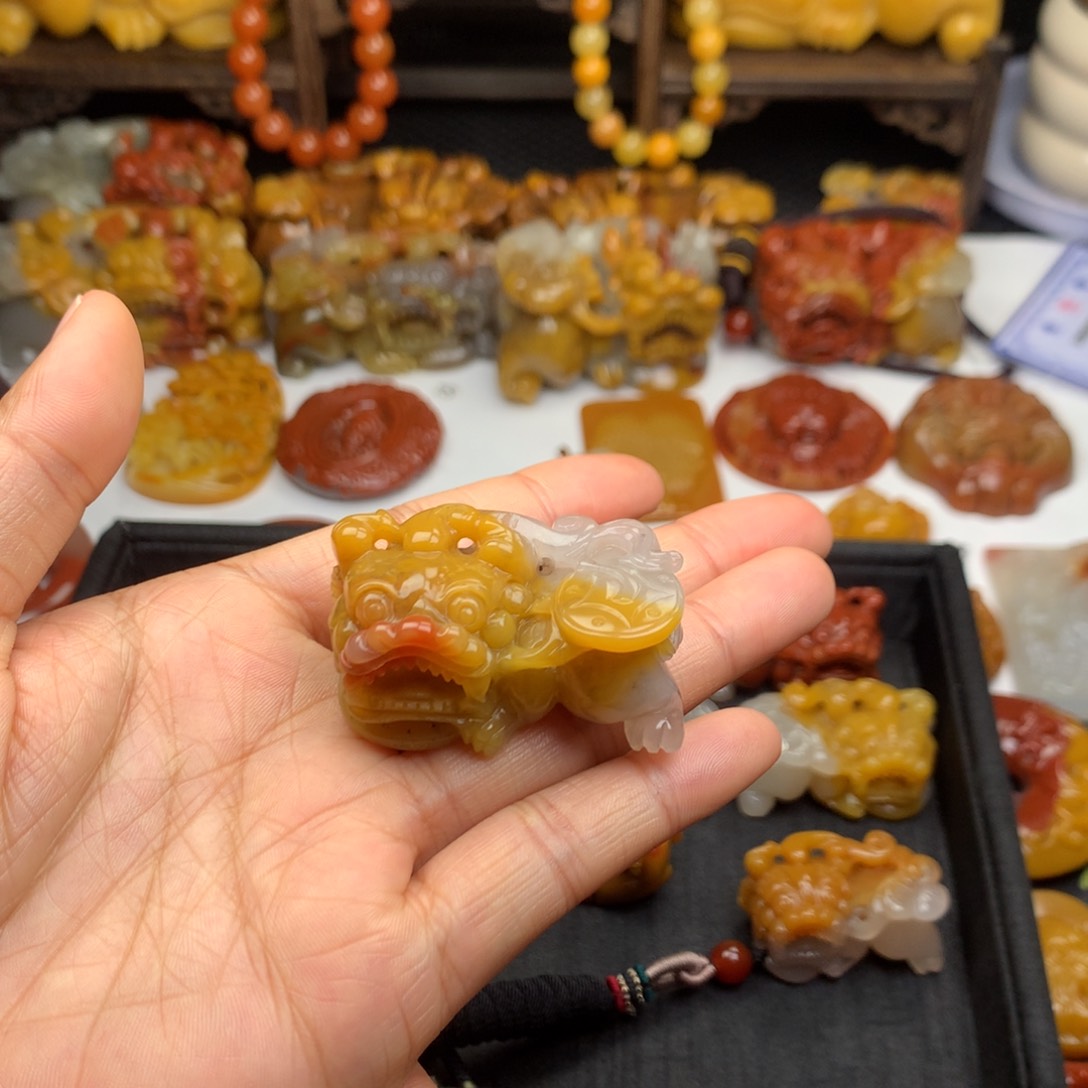 石英质玉（黄龙玉）挂件未镶嵌