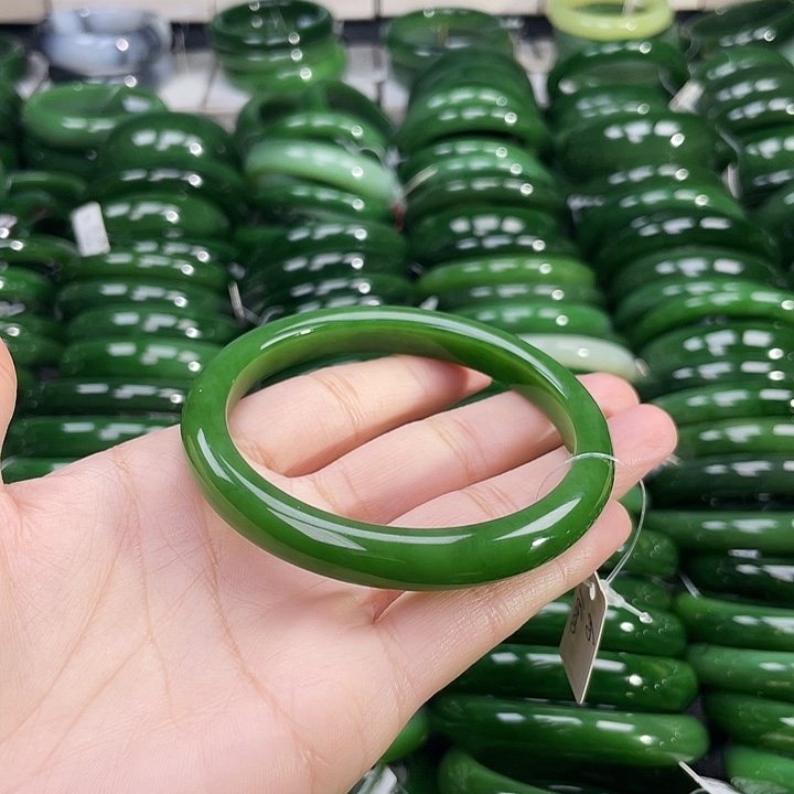 未镶嵌手镯和田玉（碧玉）