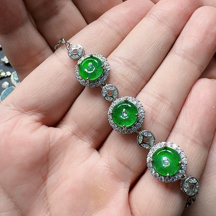 翡翠颈饰未镶嵌天然A货翡翠放漏