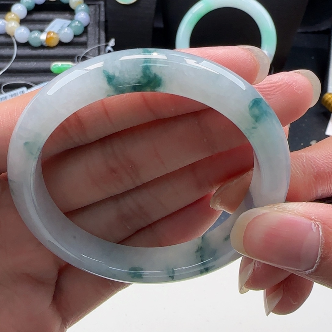 翡翠手镯未镶嵌翡翠手镯