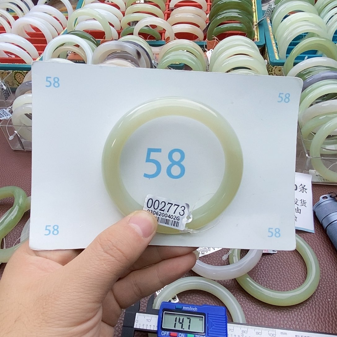 和田玉手镯未镶嵌