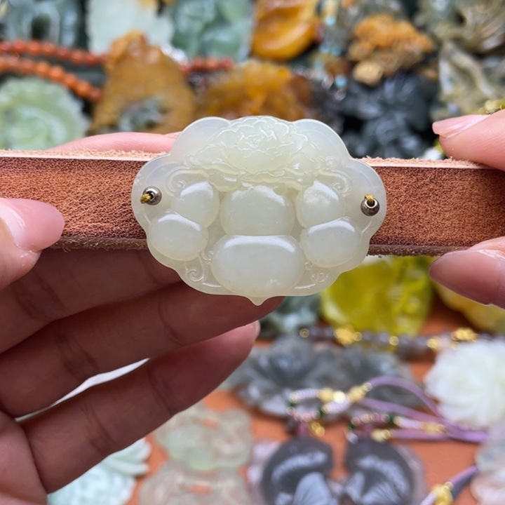 蛇纹石玉未镶嵌吊坠