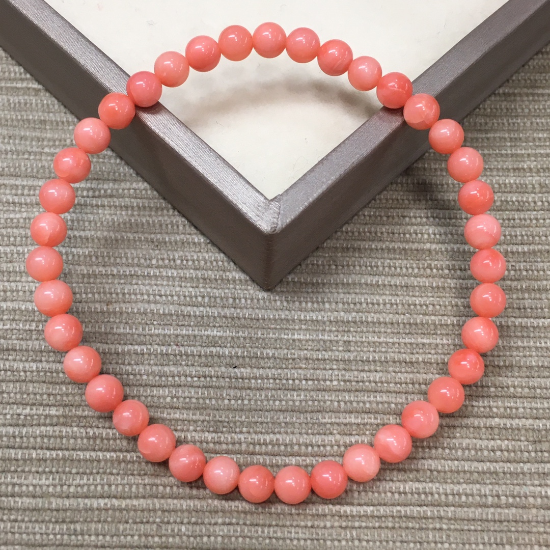 台湾莫莫珊瑚粉嫩圆珠手串    尺寸4.46-4.66毫米 