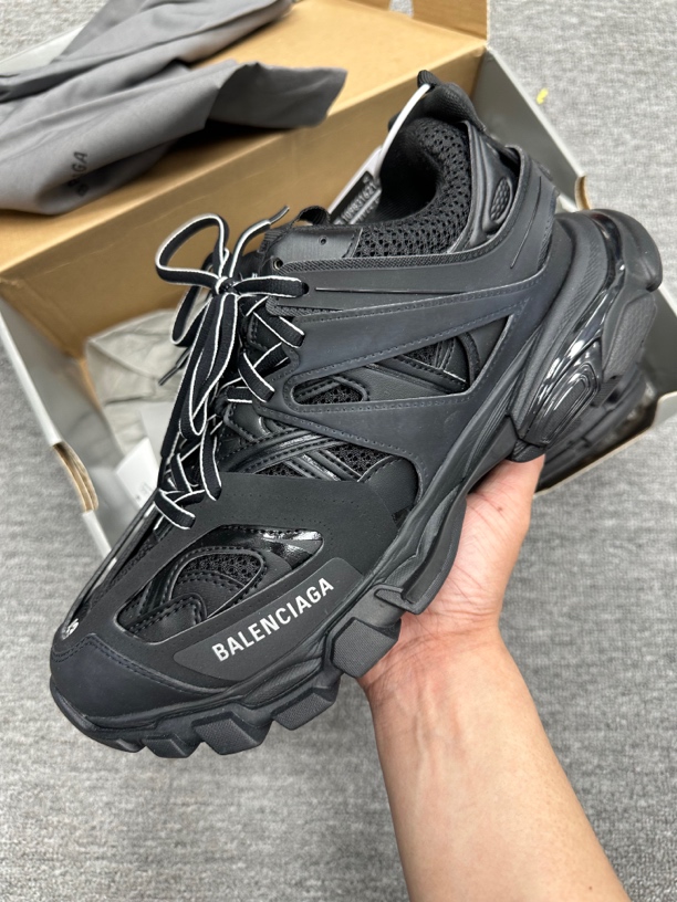 未使用 Balenciaga/巴黎世家 43 巴黎世家track 老爹鞋黑色