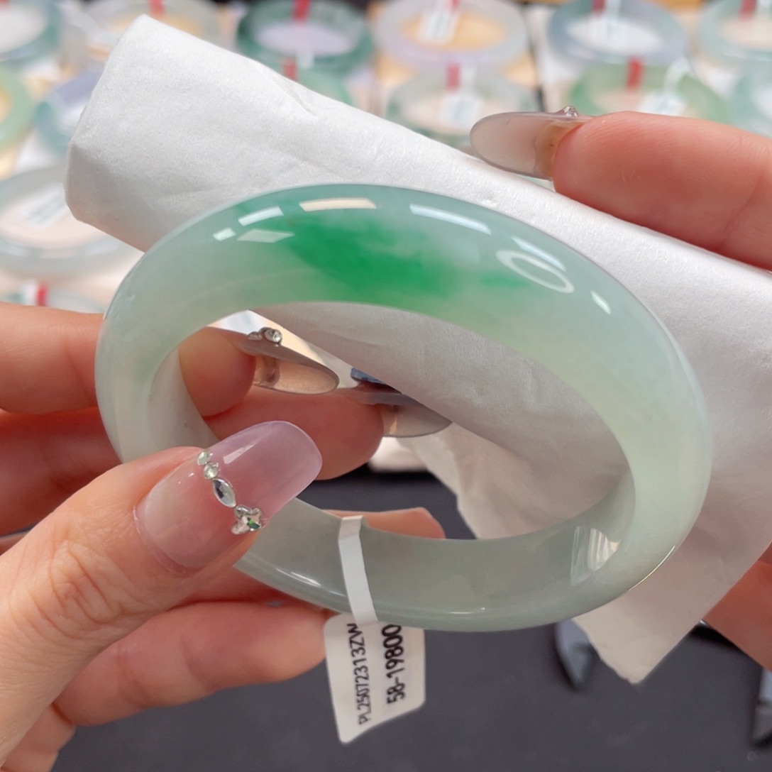 翡翠手镯未镶嵌58冰润细腻晴绿飘绿小万战斗机32号