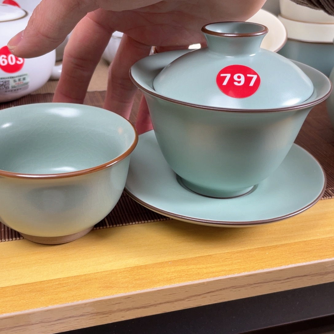 瓷片新年快乐啊。。。。。。。。。。。。