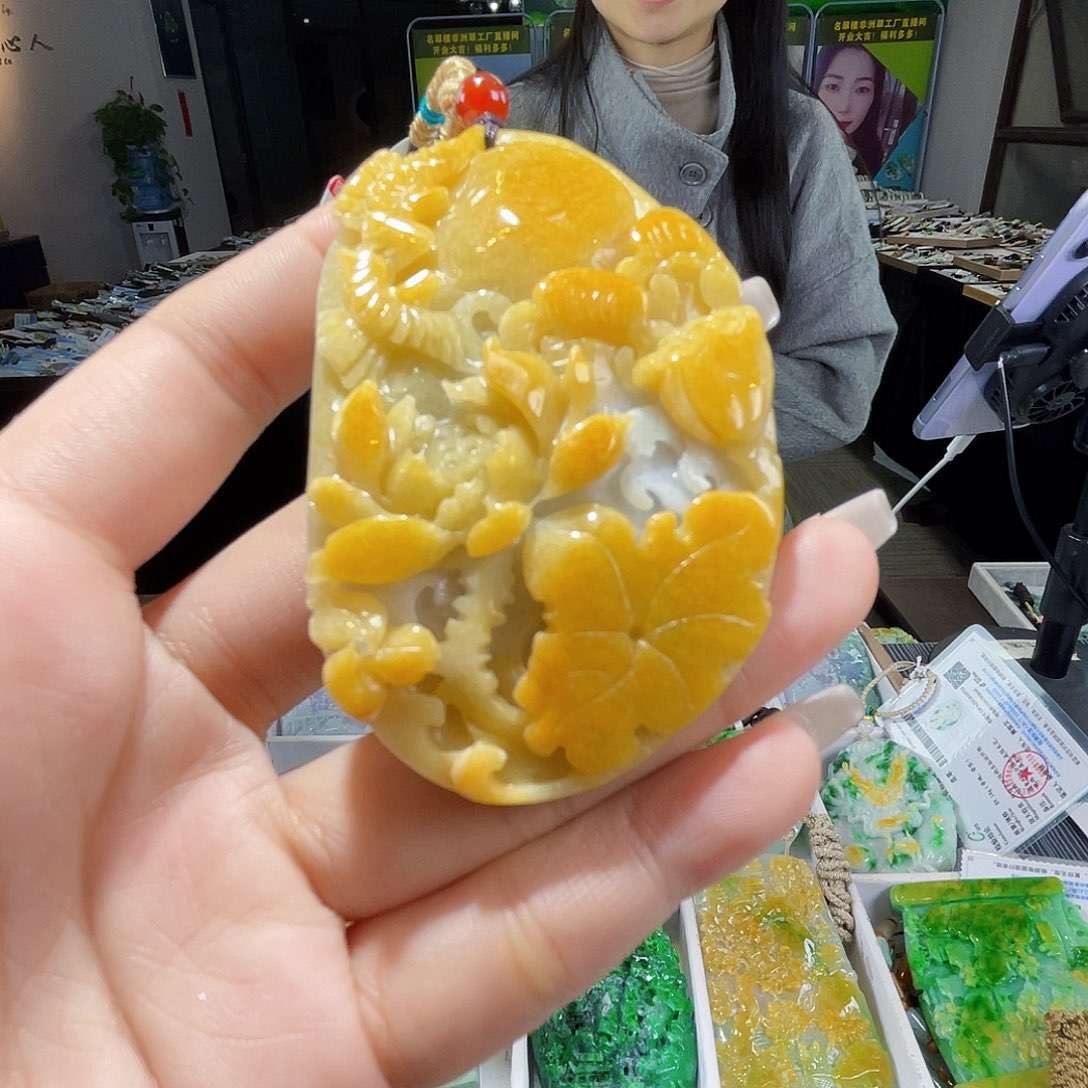 颈饰未镶嵌翡翠一
