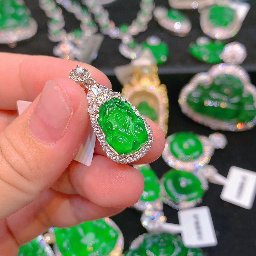 翡翠银S925镶嵌颈饰翡翠