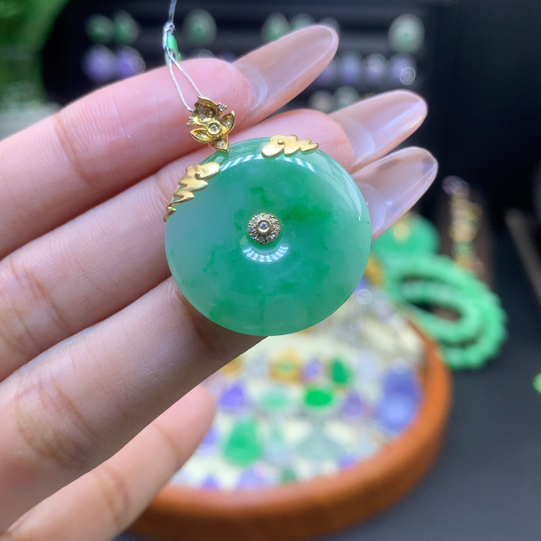 翡翠18K金镶嵌颈饰