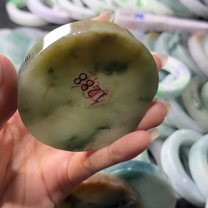 定制翡翠未镶嵌手镯