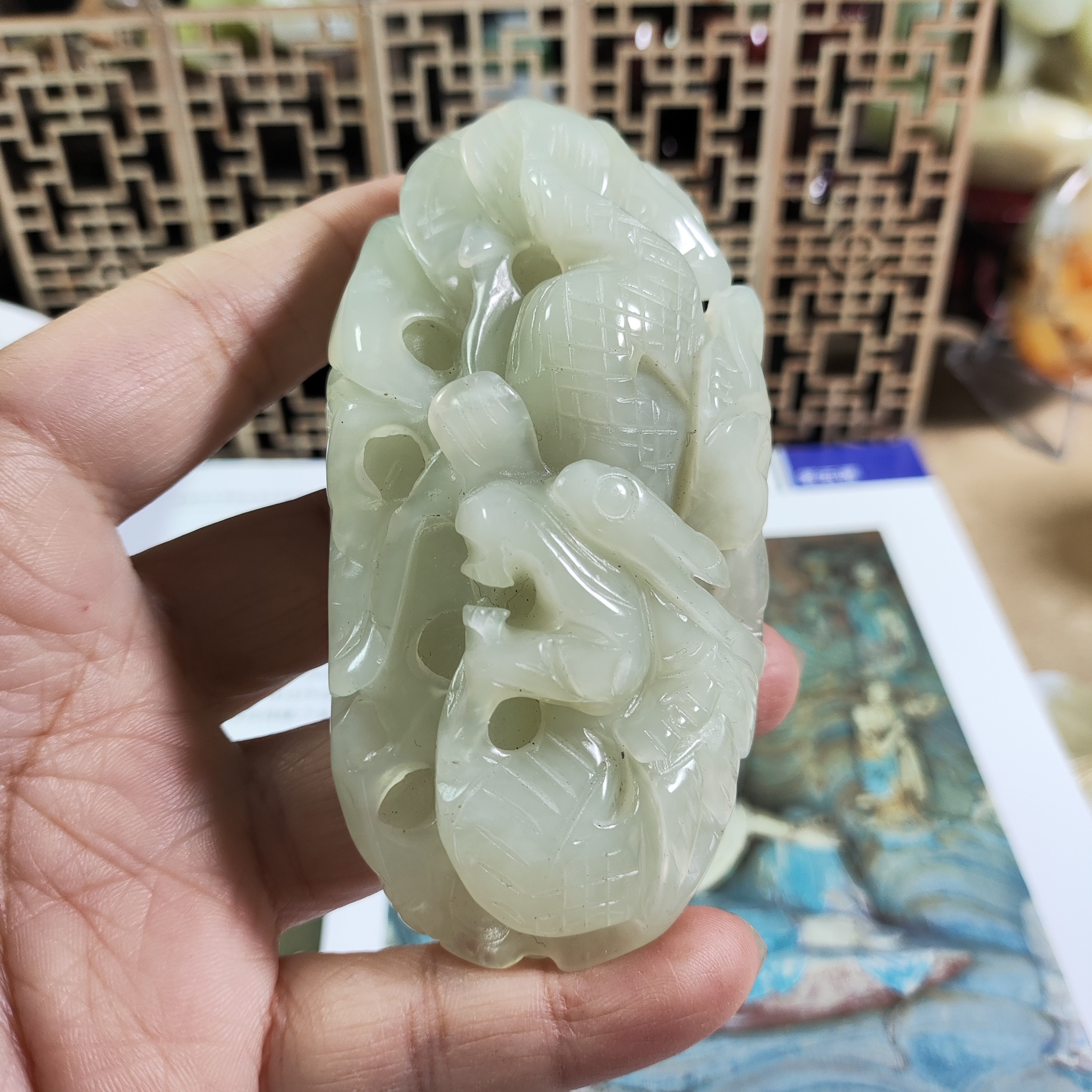 天然岫玉纯手工镂空雕刻龙腾四海玉龙手把件一式一款