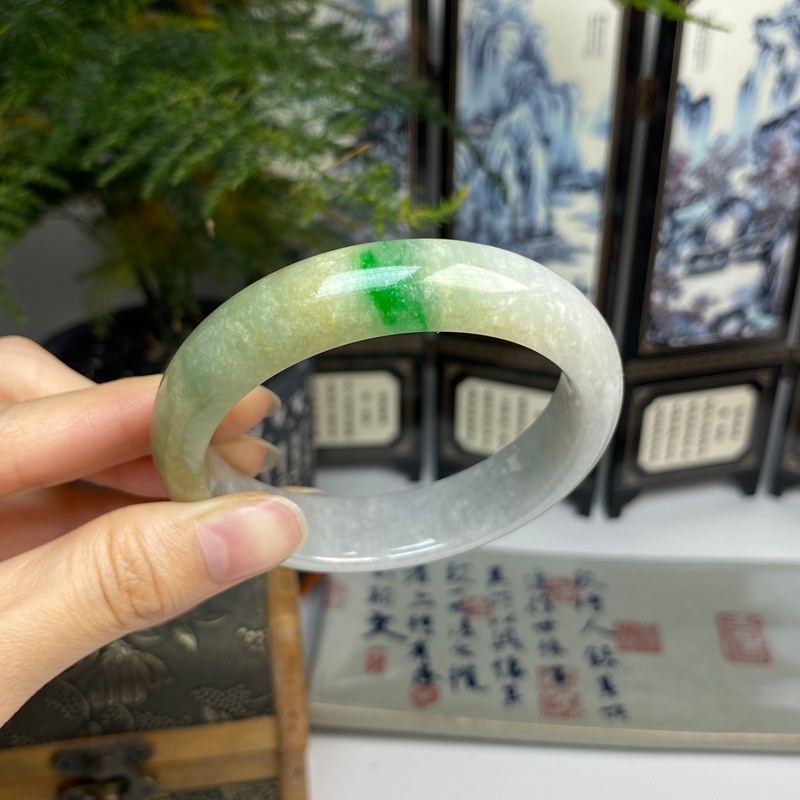 58.9大圈口 老种飘阳绿沁色黄加绿复古正圈手镯 天然翡翠A货手镯