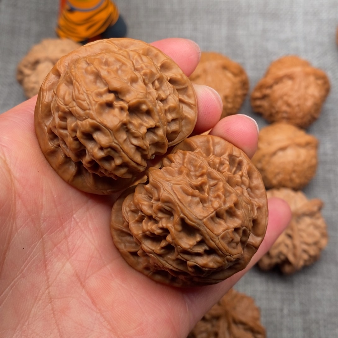 文玩核桃把件42桃心宫灯