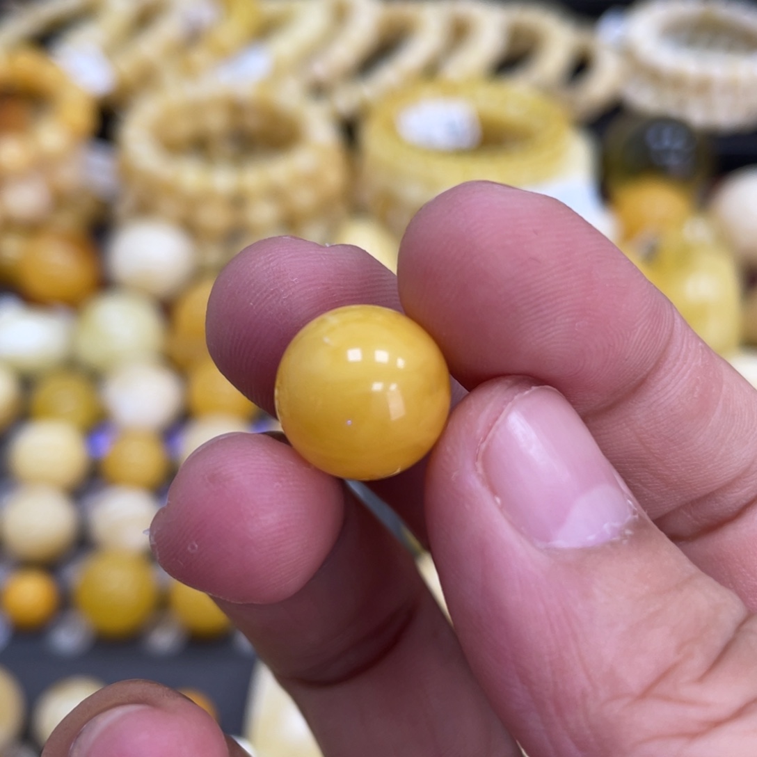未镶嵌蜜蜡裸石12.8mm瑕疵