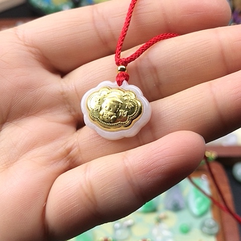 翡翠吊坠(不含链)足金镶嵌如意锁
