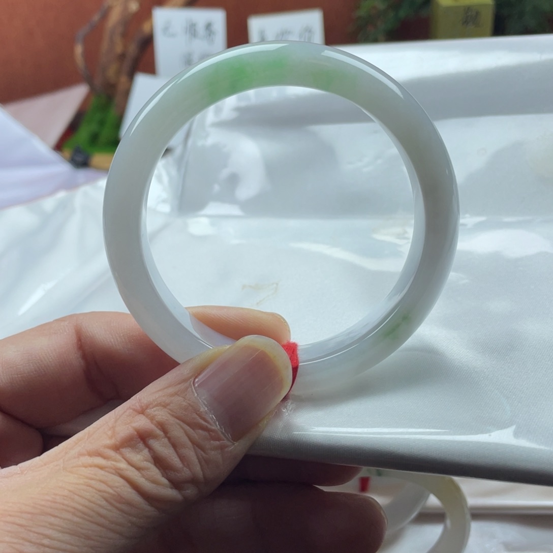 翡翠手镯未镶嵌57糯化白底青细腻起胶