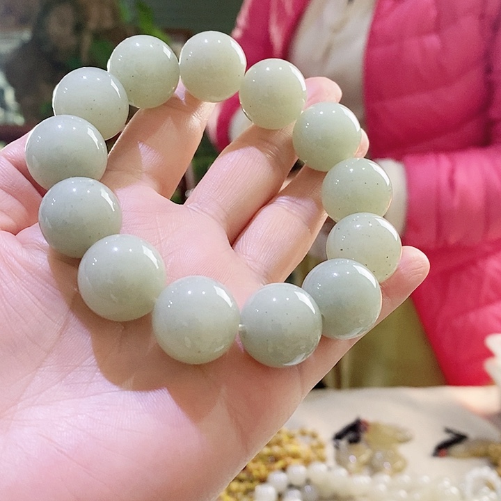 石英质玉颈饰未镶嵌