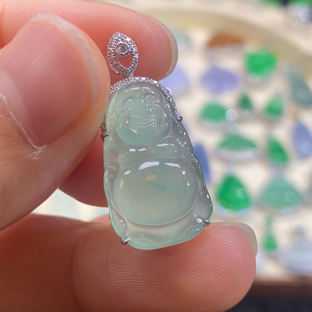 翡翠18K金镶嵌颈饰