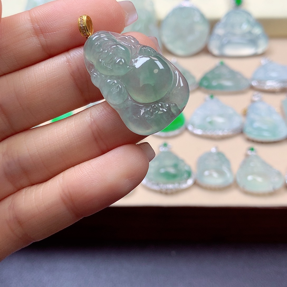 翡翠颈饰18K金镶嵌?****翡翠