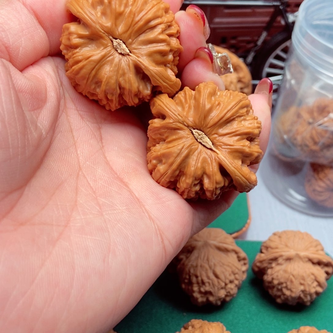 文玩核桃吊坠我*了白狮43