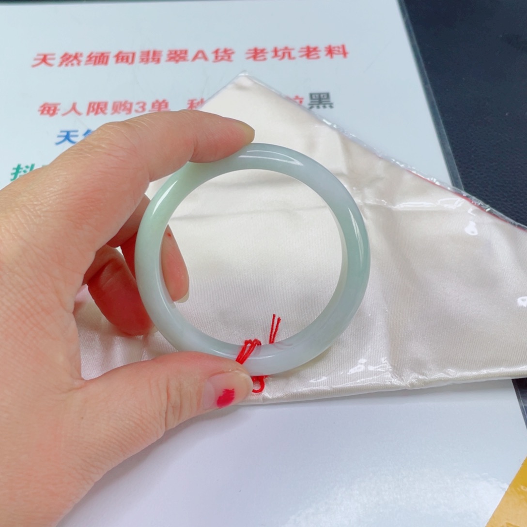 翡翠手镯未镶嵌阿****?