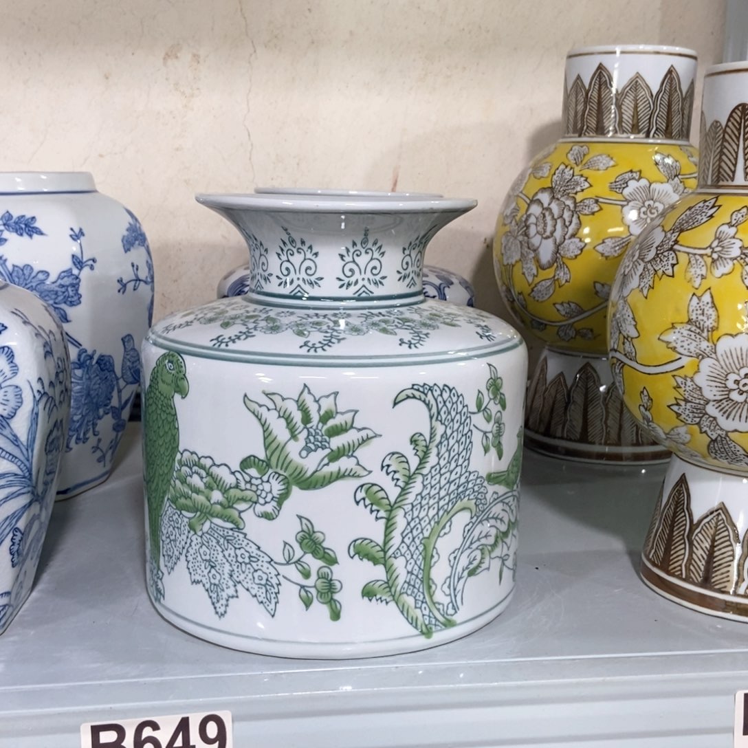 摆件花瓶手绘釉下彩